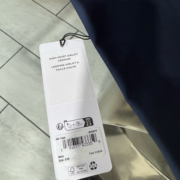 Alo yoga. Airlift Hr - Picture 7 of 16